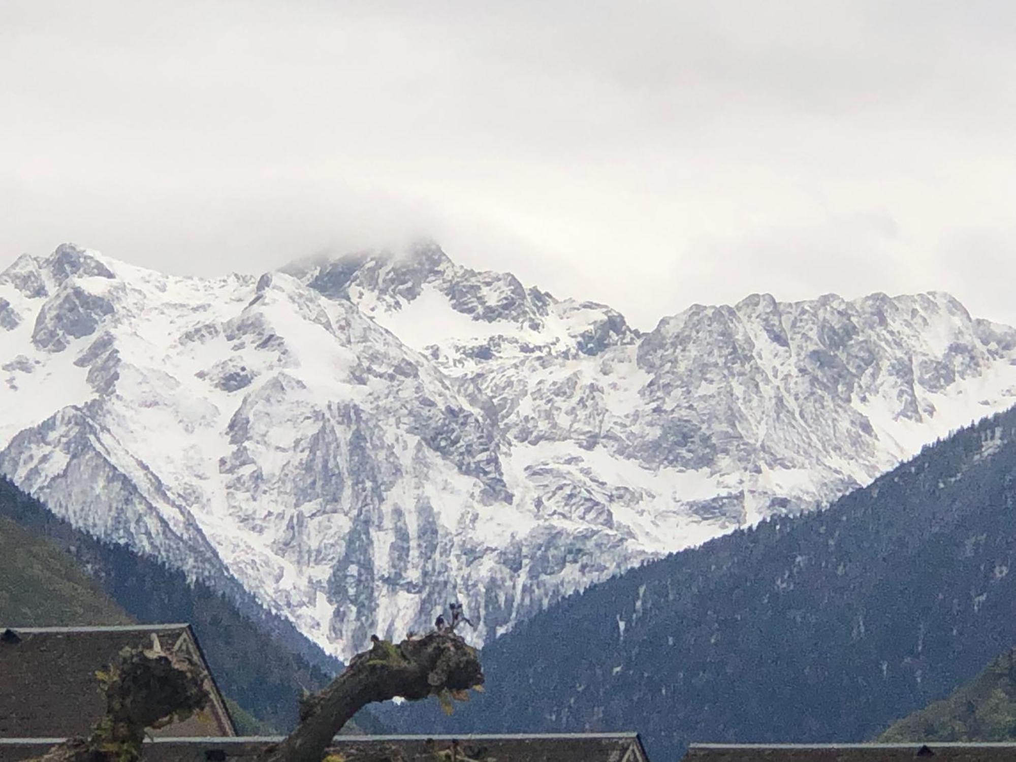 Appart T 3 Bagneres-De-Luchon Vue Montagne - Piscine Mi Juin المظهر الخارجي الصورة